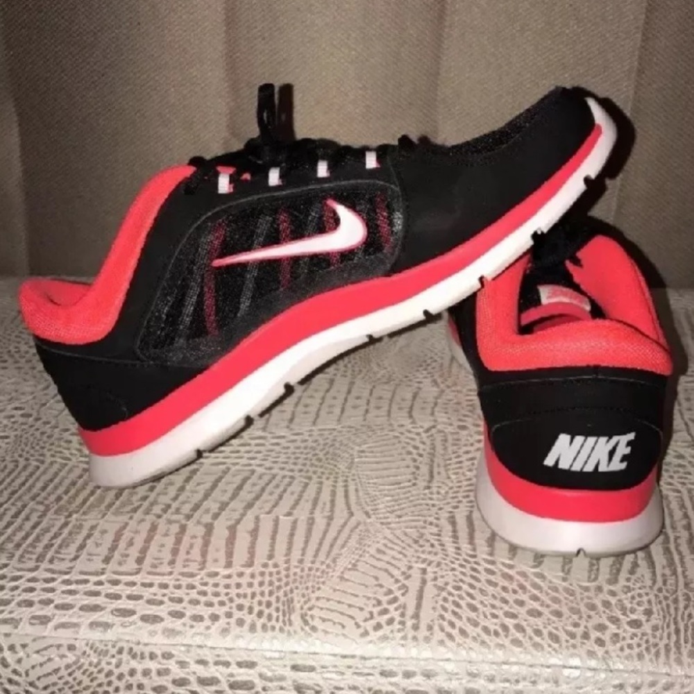 NIKE TRAINING SNEAKERS!! Practically brand new.